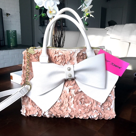 Betsey Johnson Handbags - BETSEY JOHNSON White Blush Bow Flower Satchel 🌸